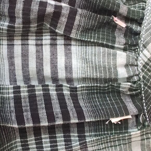 Max Studio Green plaid embroidered scoop-neck top size S - Picture 6 of 6